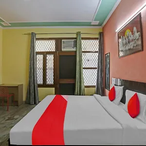 oyo-flagship-81046-royal-retreat.hotelsdelhi.org/